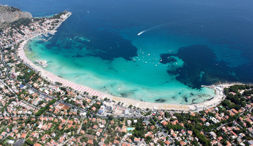 La costa di Mondello (Palermo)