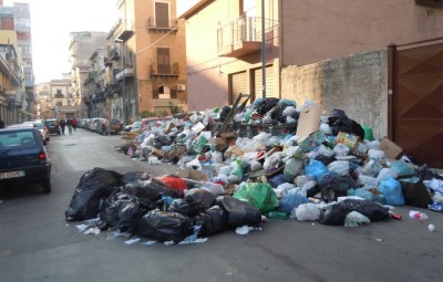 rifiuti in strada