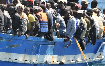 IMMIGRAZIONE:ALTRI SBARCHI A LAMPEDUSA MENTRE ARRIVA PREMIER