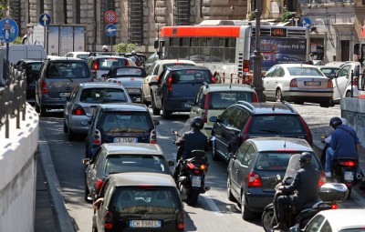 TRAFFICO SUL LUNGOTEVERE - Fotografo: BENVEGNU_-GUAITOLI